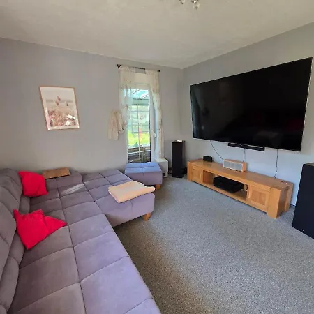 Komplette In Mit Parkplatz, Tv, Schnelles Wlan, Waschmaschine & Trockner, Wintergarten Appartement